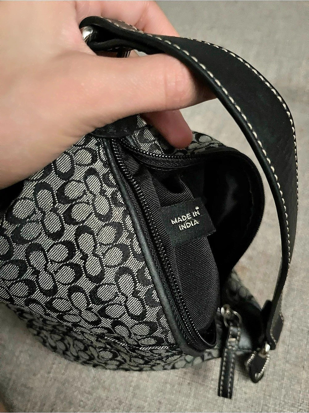 Vintage Coach Soho Signature Hobo Shoulder Bag Black & Gray - Picture 6 of 6